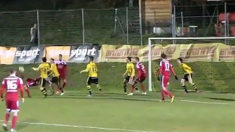 Eso sí es mala suerte: rematan a portería tres veces seguidas y acaban sin gol