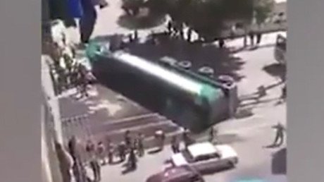 IMPACTANTE: Salen ardiendo tras intentar robar petróleo de un camión cisterna accidentado