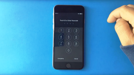 Así se accede con la ayuda de Siri a las fotos y la agenda de un iPhone bloqueado 