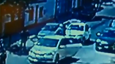 Mujer escapó de delincuentes armados con una maniobra que pudo costarle la vida