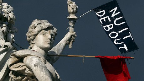 Un equipo de RT afectado por gases lacrimógenos en protestas masivas en París