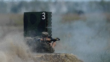 El lanzagranadas ruso Vampir hace trizas un blindado a 300 metros de distancia