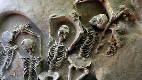 Fosas comunes halladas en Atenas evocan una antigua conspiración