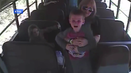 Una conductora salva la vida de un niño que se tragó una moneda