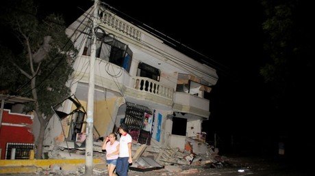 Primeros videos y fotos del potente terremoto de magnitud 7,8 que ha generado el caos en Ecuador