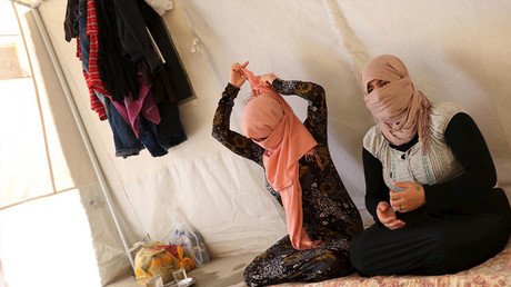 Dos jóvenes esclavas sexuales del EI protagonizan una liberación de película