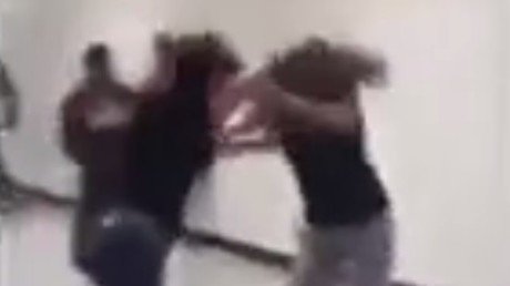 El modo más efectivo (aunque no el más humano) de zanjar una pelea de chicas