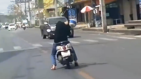 Así terminó este hombre que se quedó dormido en su motocicleta