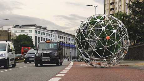 Video: Crean un jardín cibernético que 'camina' por las calles