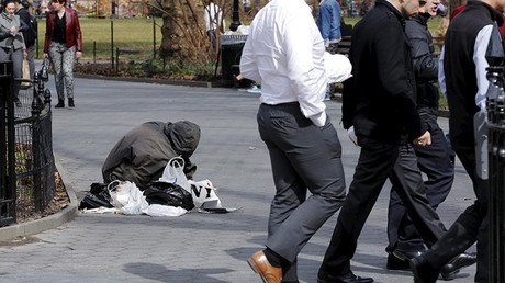 Una adolescente inventa un saco de dormir que puede cambiar la vida de los sintecho