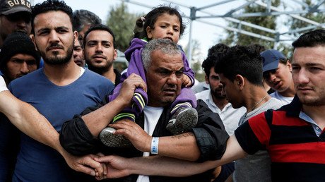 Grecia: La Policía usa gas lacrimógeno contra los refugiados de un campo de Lesbos (fotos)