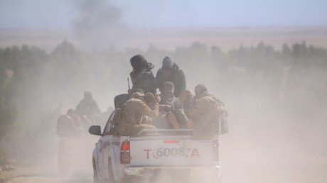 Golpe certero: coche bomba blindado del EI es interceptado y volado en mil pedazos (video)