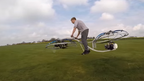 Video viral: Se fabrica una moto voladora en casa… y funciona