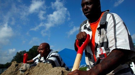 Excarcelan en EE.UU. a un reo afroamericano tras cumplir el doble de su condena