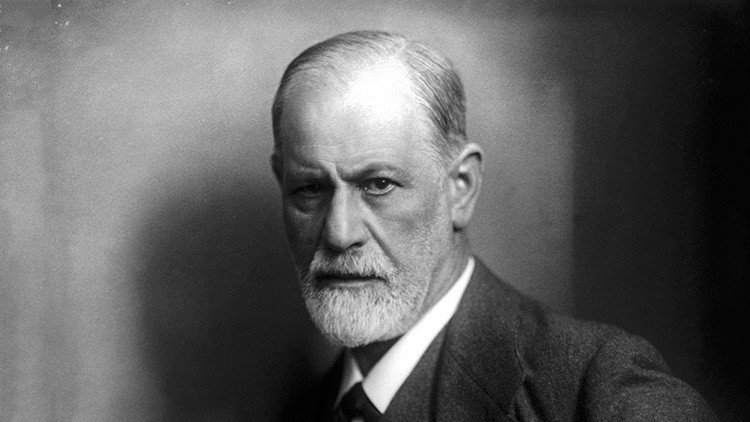 Fobia al número 69, paseos fijos y un perro junto al diván: Diez curiosidades que no sabías de Freud