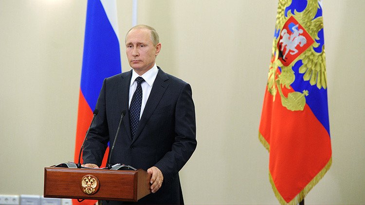 Vladímir Putin llama a impedir una revisión de la historia común