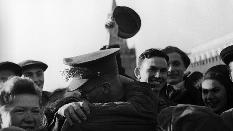 Cuando llegó la paz: así celebró Moscú su primer Día de la Victoria