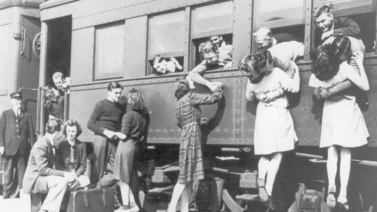 Conmovedoras imágenes: El amor en tiempos de guerra