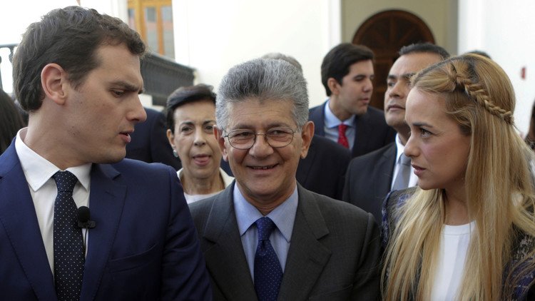 "Viene a hablar aquí de moral": Cabello muestra una foto de Rivera desnudo