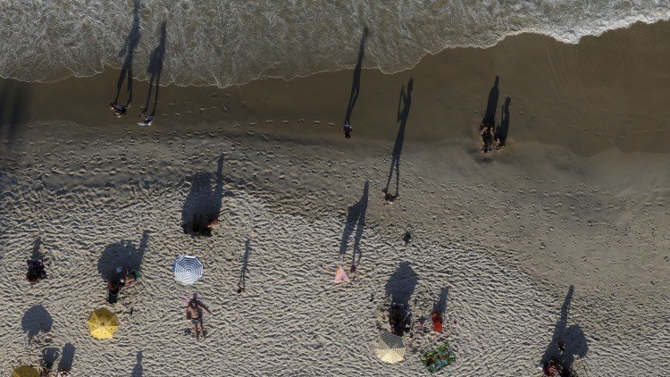 Brasil: Ropa ensangrentada en Copacabana para protestar contra las violaciones