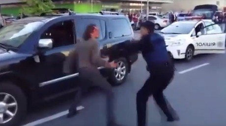 Siete policías y gas pimienta para reducir a un excampeón olímpico ucraniano de lucha 