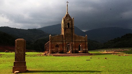Fotos: Un pueblo de Venezuela reaparece tras permanecer sumergido más de 30 años
