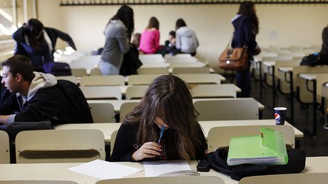 Graban la brutal paliza sufrida por una niña, se hace viral y desata más ira contra ella (video)