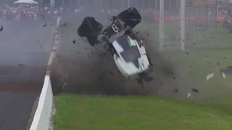 Un piloto sufre un aparatoso accidente en una carrera en EE.UU.