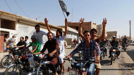 Comandantes del Estado Islámico son dados a comer vivos a los perros por no "cumplir con su deber"