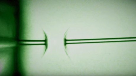 Esto es lo que pasa al disparar el láser más potente del mundo contra una gota de agua