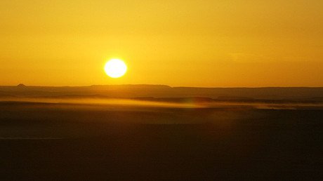 'MacGyver': Un francés huyó del desierto tras construir una moto con su coche averiado (fotos)