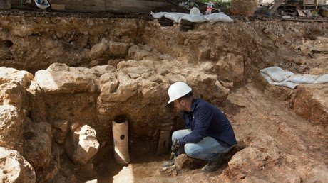 Encuentran la tumba de Aristóteles en Grecia 