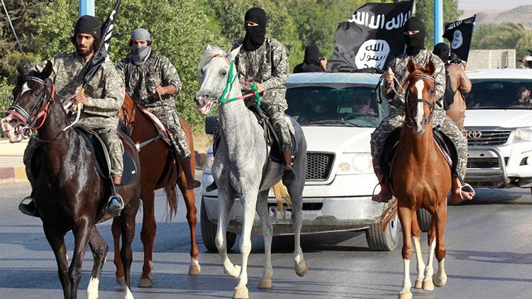 Una fábrica en Turquía utiliza niños refugiados para confeccionar ropa militar al Estado Islámico