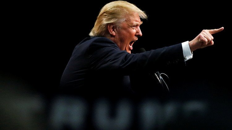 Congresista hispano le dice a Trump "que se meta su muro fronterizo"