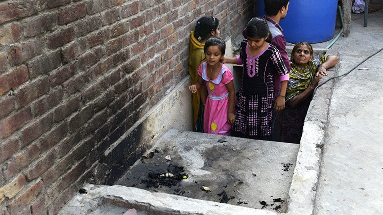 Una adolescente pakistaní que se casó por amor es quemada viva por su propia madre