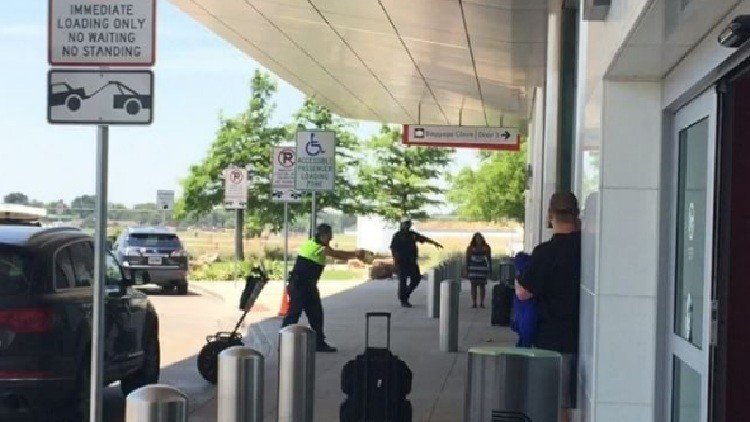 EE.UU.: Policía dispara en Dallas a un afroamericano que lanzaba piedras a su esposa (Video)