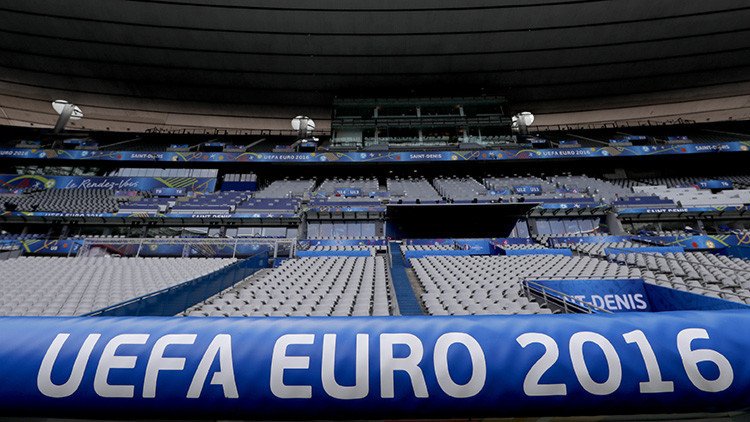 La UEFA multa a Rusia y advierte que puede descalificarla de la Eurocopa