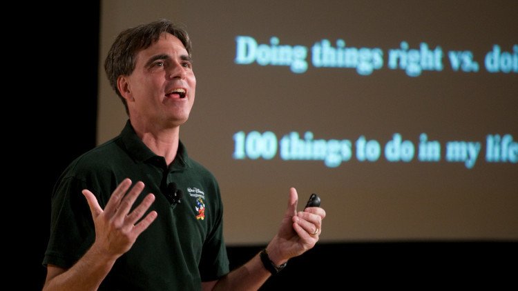 'La última lección': Clase magistral de un ingeniero con cáncer terminal