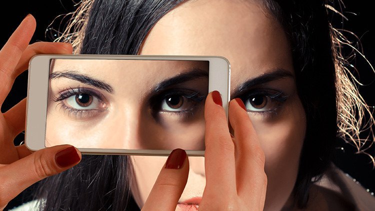 El uso de teléfonos inteligentes puede provocar ceguera temporal