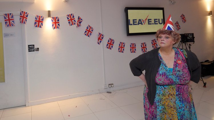 La libra esterlina sufre el peor desplome desde 1985 tras la victoria del 'Brexit'