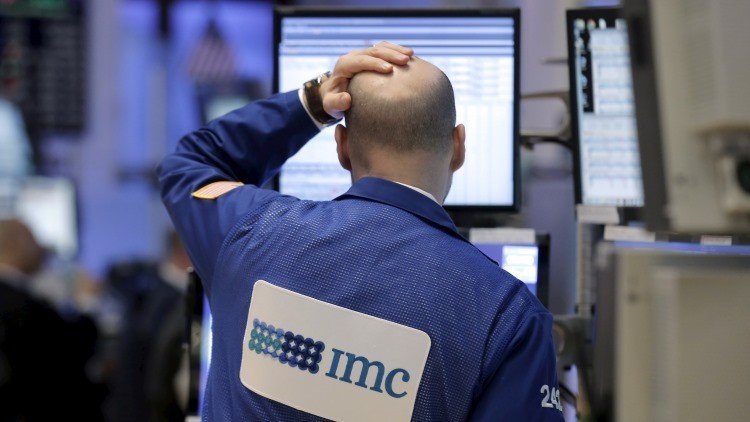 El precio del petróleo se desploma por el 'Brexit'