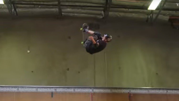 Tony Hawk, leyenda del monopatín, se despide con una vuelta de 900 grados 