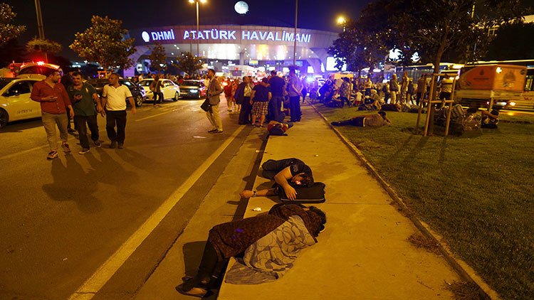 Turquía sufre el zarpazo del terrorismo: las imágenes del atentado del mayor aeropuerto de Estambul