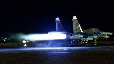 La aviación rusa destruye instalaciones petroleras del Estado Islámico en Siria