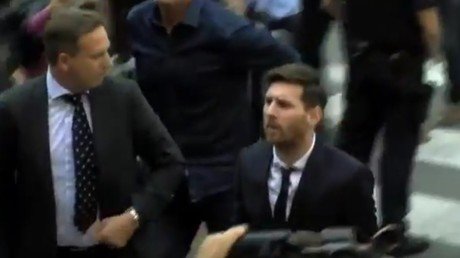 "Vete a jugar a Panamá”: Insultan a Messi a las puertas del juzgado en Barcelona
