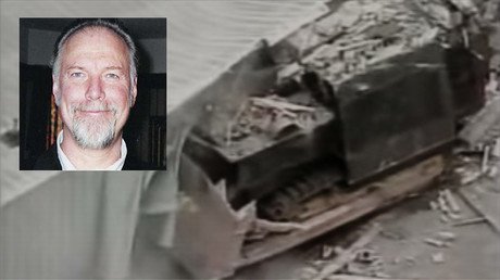 'Killdozer', el mecánico de EE.UU. que se llevó por delante su ciudad (video)