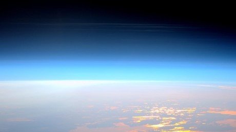 La EEI capta una rara formación de nubes noctilucentes (Foto y Videos)