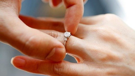 Así es como afecta el matrimonio al corazón