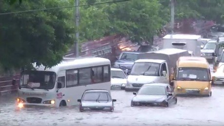 Lluvias y granizo sin fin: explican el porqué de esta anomalía climática en Rusia (videos)