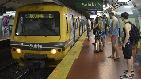 Idea de vagones exclusivos para mujeres en el metro de Buenos Aires desata la polémica en Argentina